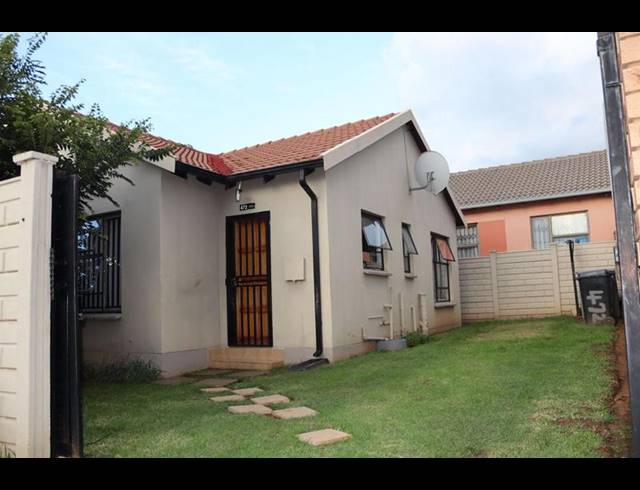 2 BEDROOM PROPERTY TO RENT IN FLEURHOF